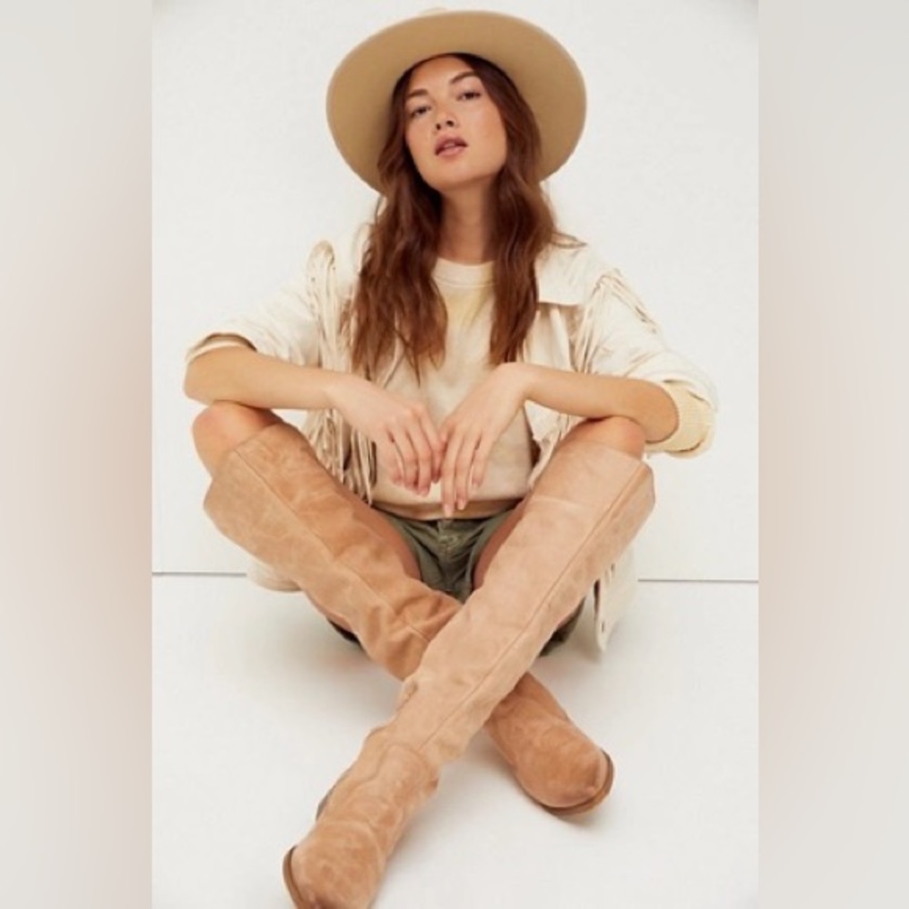 ALMOST NEW! Free People Brenna Boots - Natural - Size 8! In original box! ⭐️💙
